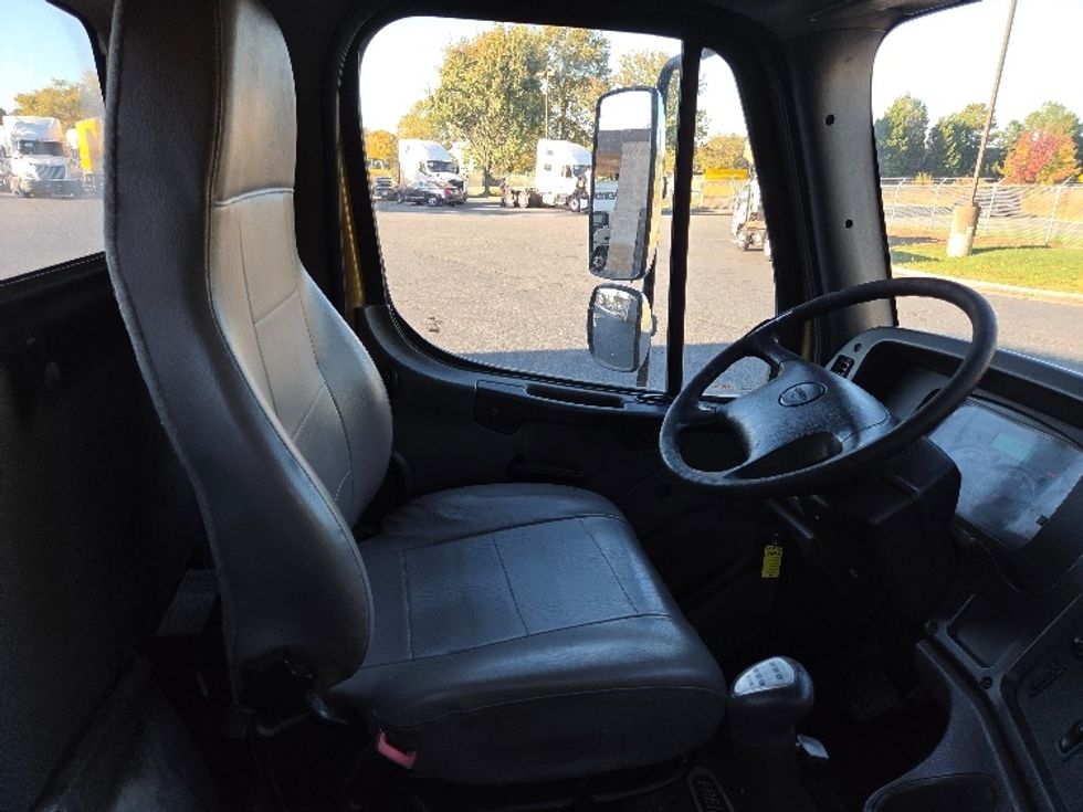 Day Cab Tractor-Heavy Duty Tractors-Freightliner-2019-M211264S-Concord-NC-134,548\n\t\tmiles-$ 40,250 - Image 14