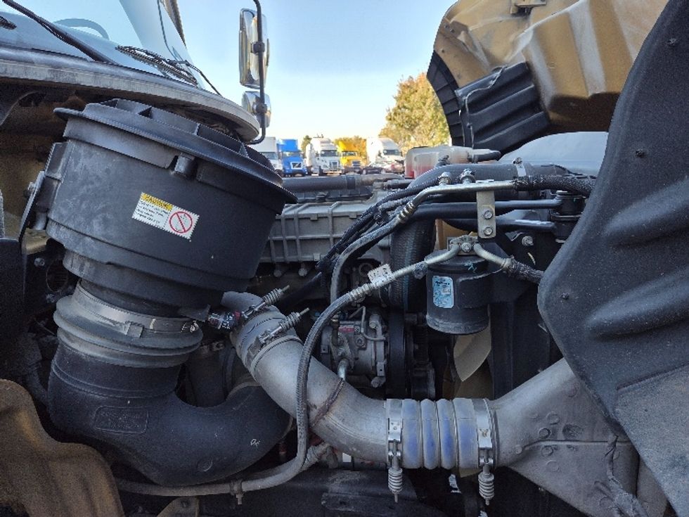 Day Cab Tractor-Heavy Duty Tractors-Freightliner-2019-M211264S-Concord-NC-134,548\n\t\tmiles-$ 40,250 - Image 15