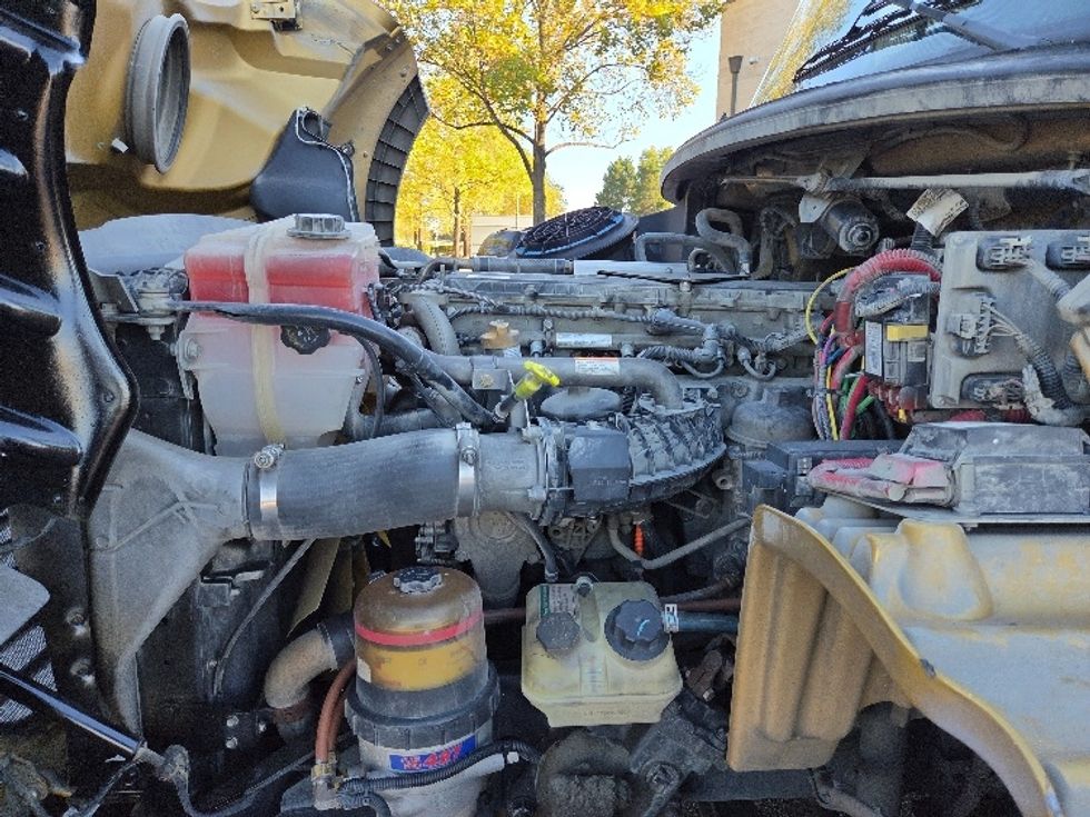 Day Cab Tractor-Heavy Duty Tractors-Freightliner-2019-M211264S-Concord-NC-134,548\n\t\tmiles-$ 40,250 - Image 16