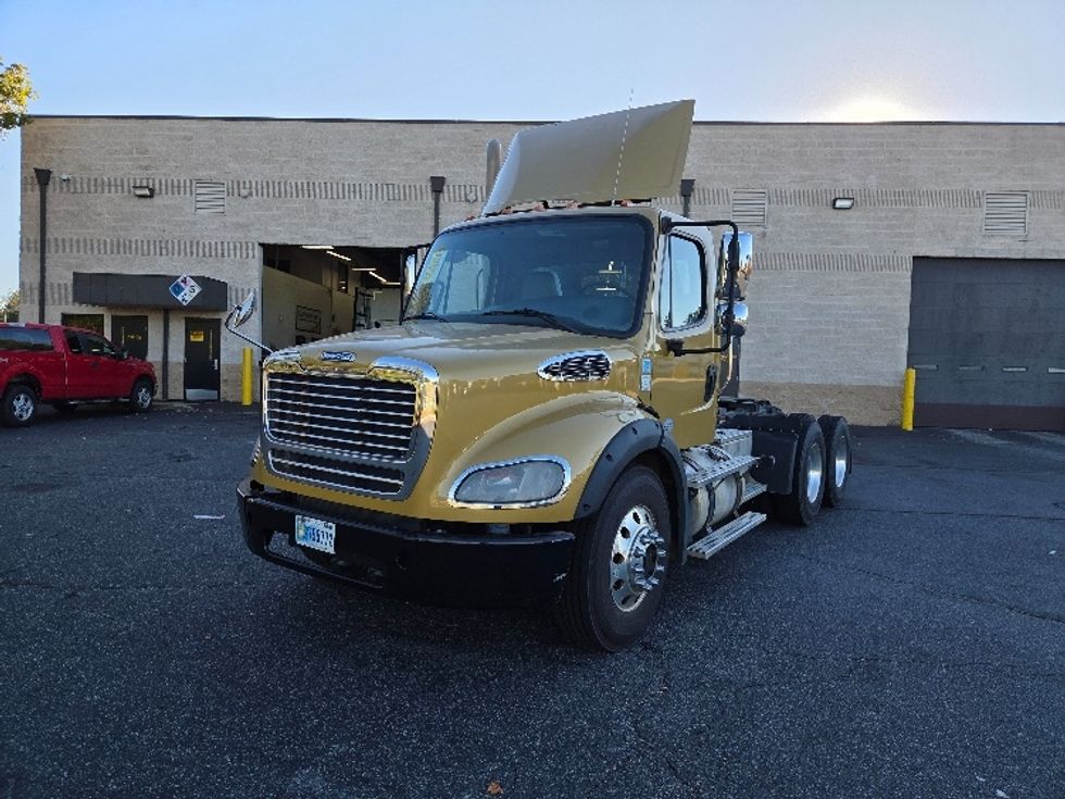 Day Cab Tractor-Heavy Duty Tractors-Freightliner-2019-M211264S-Concord-NC-134,548\n\t\tmiles-$ 40,250 - Image 3