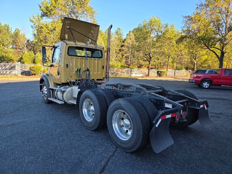 Day Cab Tractor-Heavy Duty Tractors-Freightliner-2019-M211264S-Concord-NC-134,548\n\t\tmiles-$ 40,250 - Image 5