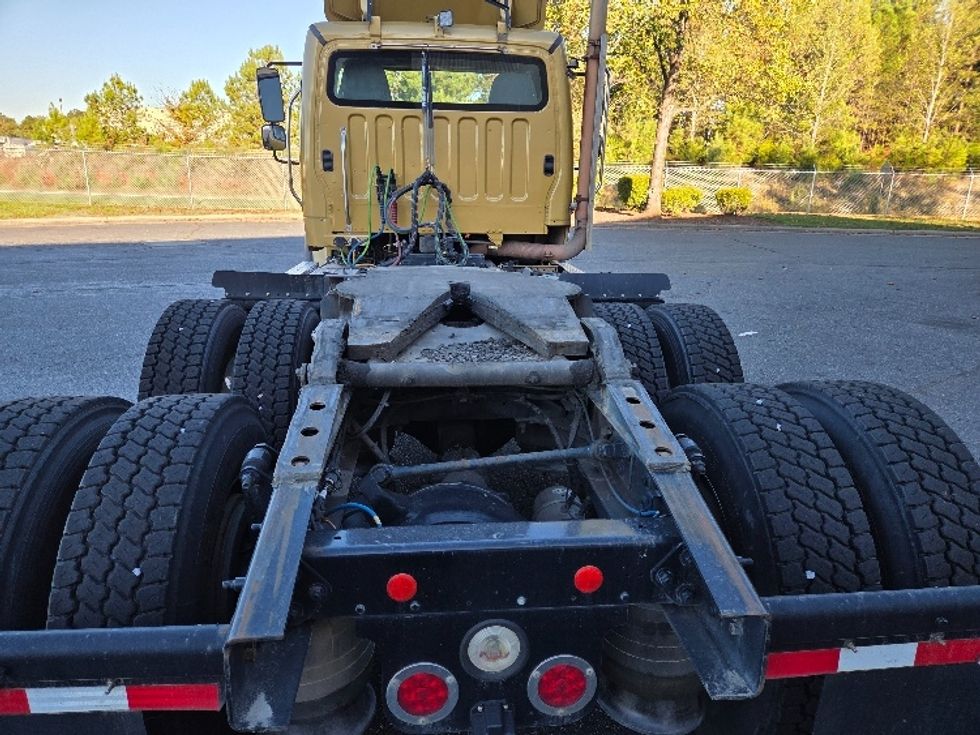 Day Cab Tractor-Heavy Duty Tractors-Freightliner-2019-M211264S-Concord-NC-134,548\n\t\tmiles-$ 40,250 - Image 6
