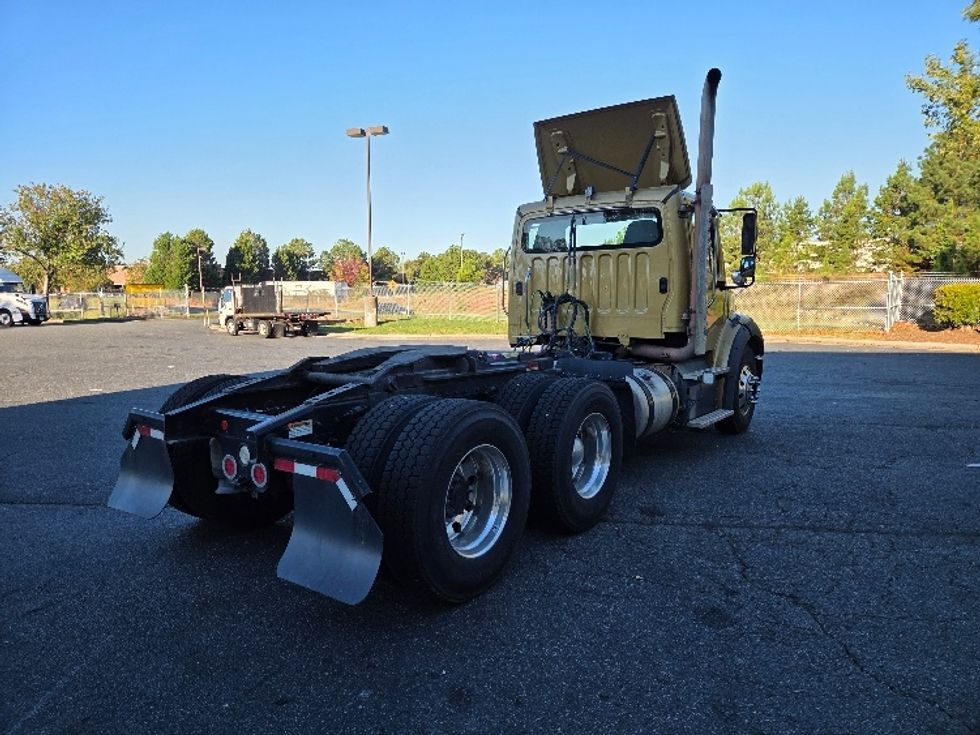 Day Cab Tractor-Heavy Duty Tractors-Freightliner-2019-M211264S-Concord-NC-134,548\n\t\tmiles-$ 40,250 - Image 7