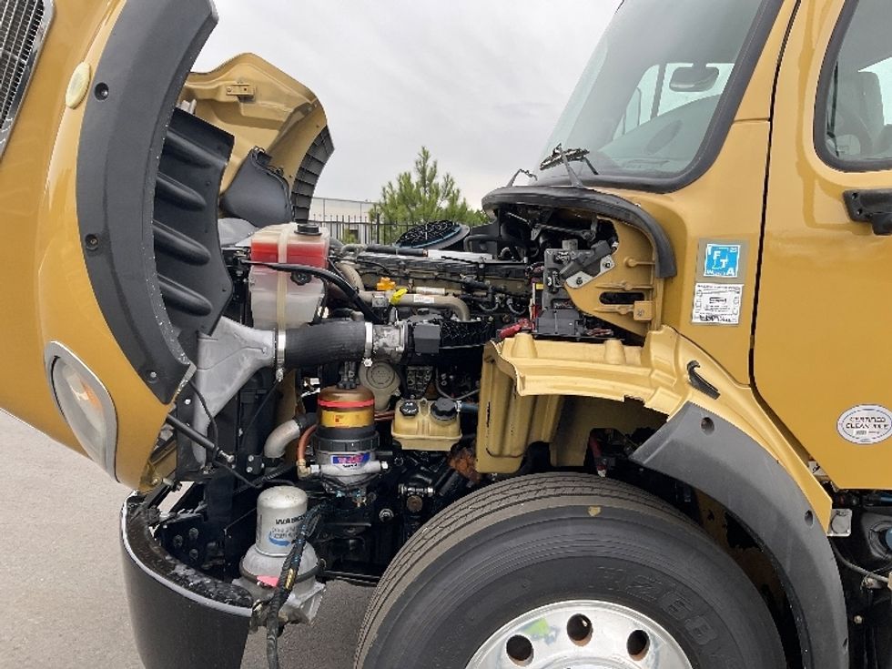 Day Cab Tractor-Heavy Duty Tractors-Freightliner-2019-M211264S-Concord-NC-187,395\n\t\tmiles-$ 34,250 - Image 16