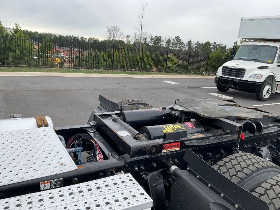 Day Cab Tractor-Heavy Duty Tractors-Freightliner-2019-M211264S-Concord-NC-187,395\n\t\tmiles-$ 34,250 - Image 17