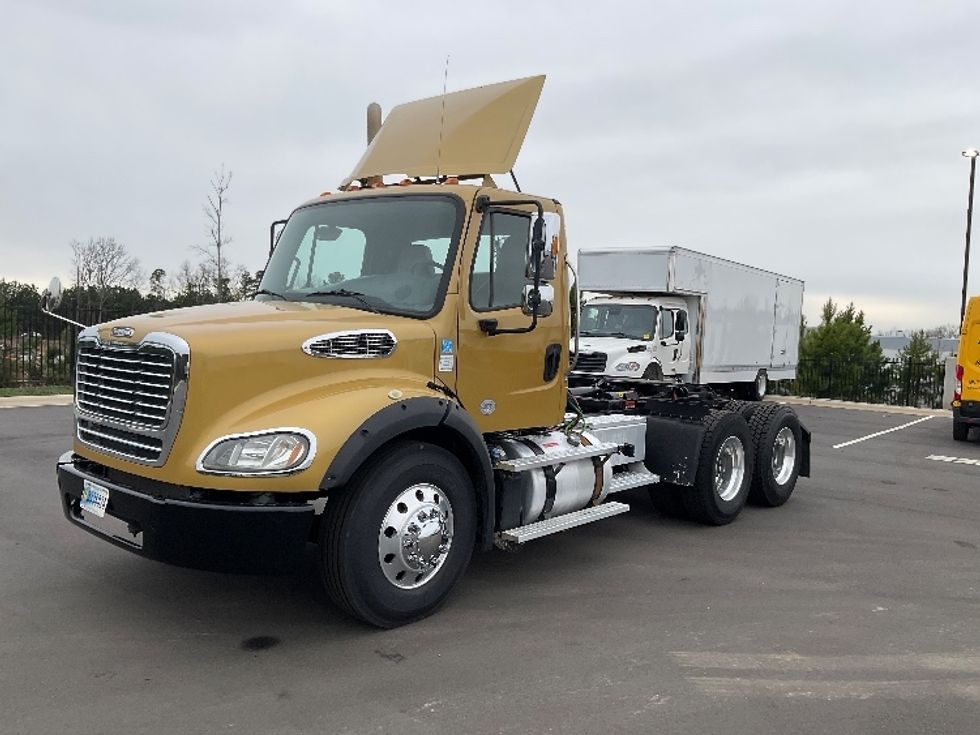 Day Cab Tractor-Heavy Duty Tractors-Freightliner-2019-M211264S-Concord-NC-187,395\n\t\tmiles-$ 34,250 - Image 3