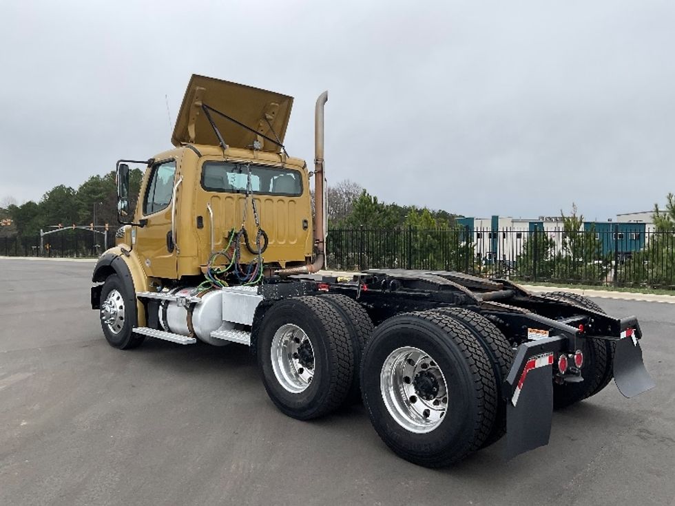 Day Cab Tractor-Heavy Duty Tractors-Freightliner-2019-M211264S-Concord-NC-187,395\n\t\tmiles-$ 34,250 - Image 5