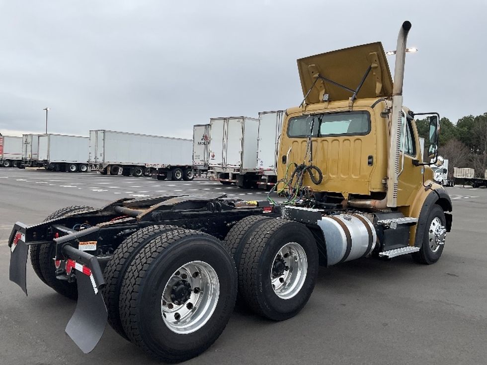 Day Cab Tractor-Heavy Duty Tractors-Freightliner-2019-M211264S-Concord-NC-187,395\n\t\tmiles-$ 34,250 - Image 7