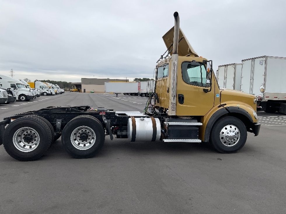 Day Cab Tractor-Heavy Duty Tractors-Freightliner-2019-M211264S-Concord-NC-187,395\n\t\tmiles-$ 34,250 - Image 8