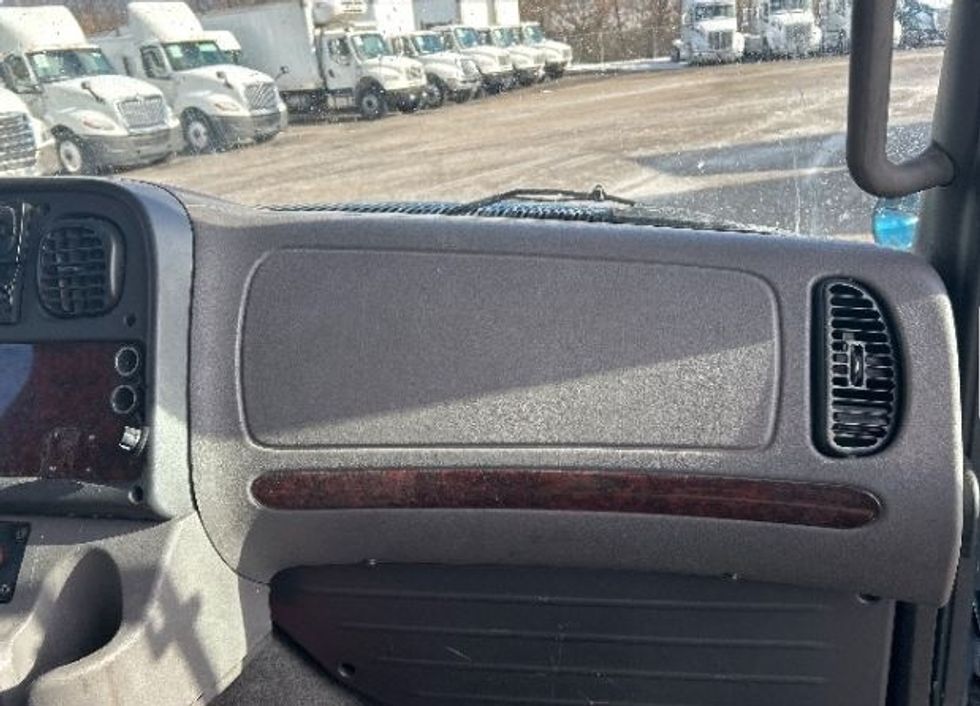 Day Cab Tractor-Heavy Duty Tractors-Freightliner-2019-M211264S-Lubbock-TX-519,612\n\t\tmiles-$ 29,500 - Image 13