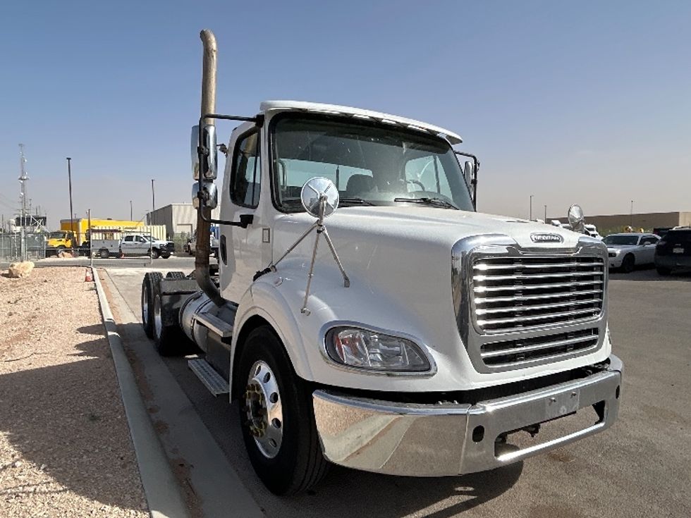 Day Cab Tractor-Heavy Duty Tractors-Freightliner-2019-M211264S-Odessa-TX-513,462\n\t\tmiles-$ 27,250 - Image 1