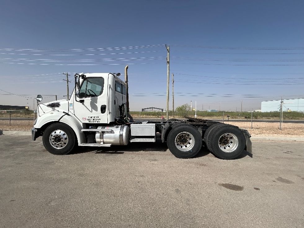 Day Cab Tractor-Heavy Duty Tractors-Freightliner-2019-M211264S-Odessa-TX-513,462\n\t\tmiles-$ 27,250 - Image 4