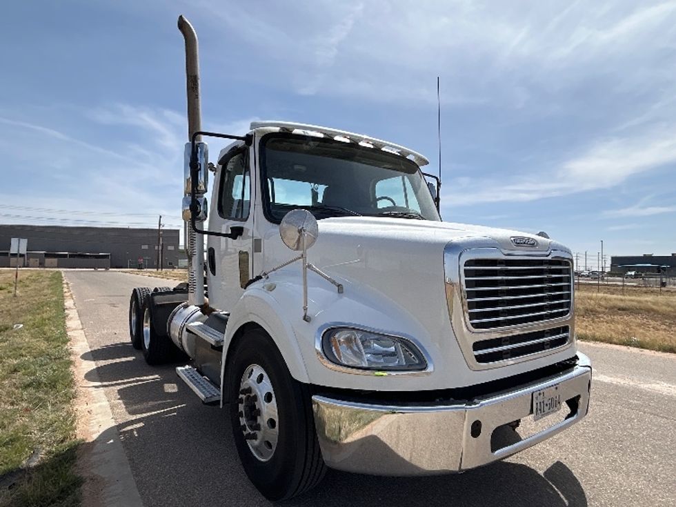Day Cab Tractor-Heavy Duty Tractors-Freightliner-2019-M211264S-Odessa-TX-520,802\n\t\tmiles-$ 26,500 - Image 1