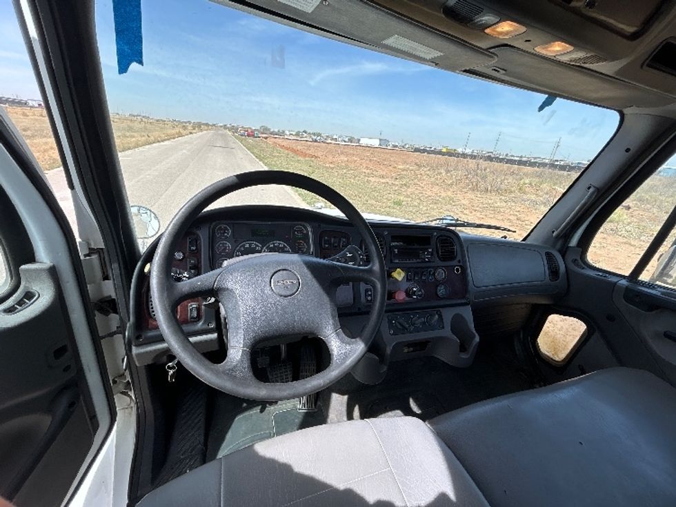 Day Cab Tractor-Heavy Duty Tractors-Freightliner-2019-M211264S-Odessa-TX-520,802\n\t\tmiles-$ 26,500 - Image 11