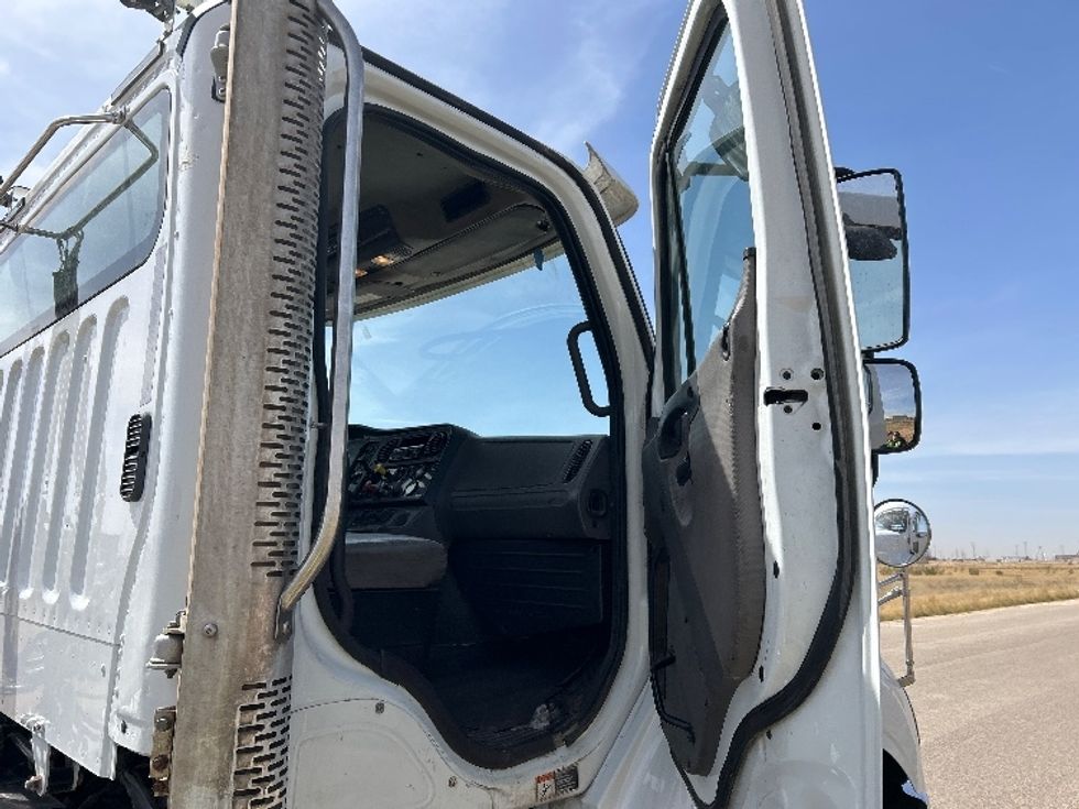 Day Cab Tractor-Heavy Duty Tractors-Freightliner-2019-M211264S-Odessa-TX-520,802\n\t\tmiles-$ 26,500 - Image 12