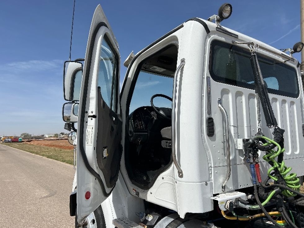 Day Cab Tractor-Heavy Duty Tractors-Freightliner-2019-M211264S-Odessa-TX-520,802\n\t\tmiles-$ 26,500 - Image 9