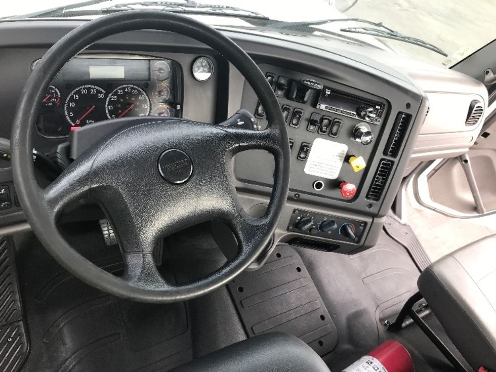 Day Cab Tractor-Heavy Duty Tractors-Freightliner-2019-M211264S-Torrance-CA-113,508\n\t\tmiles-$ 66,750 - Image 11