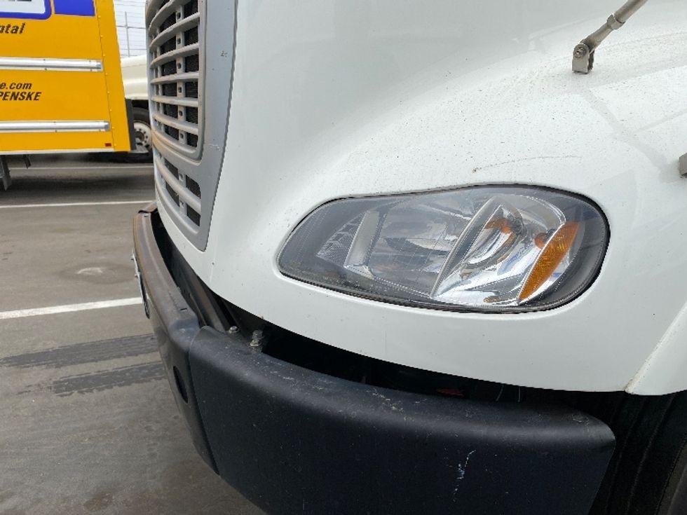 Day Cab Tractor-Heavy Duty Tractors-Freightliner-2019-M211264S-Torrance-CA-113,508\n\t\tmiles-$ 66,750 - Image 18