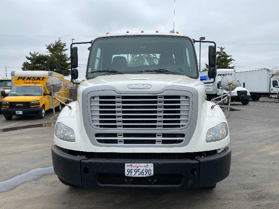 Day Cab Tractor-Heavy Duty Tractors-Freightliner-2019-M211264S-Torrance-CA-113,508\n\t\tmiles-$ 66,750 - Image 2