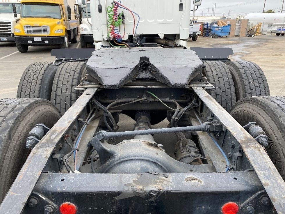 Day Cab Tractor-Heavy Duty Tractors-Freightliner-2019-M211264S-Torrance-CA-113,508\n\t\tmiles-$ 66,750 - Image 6