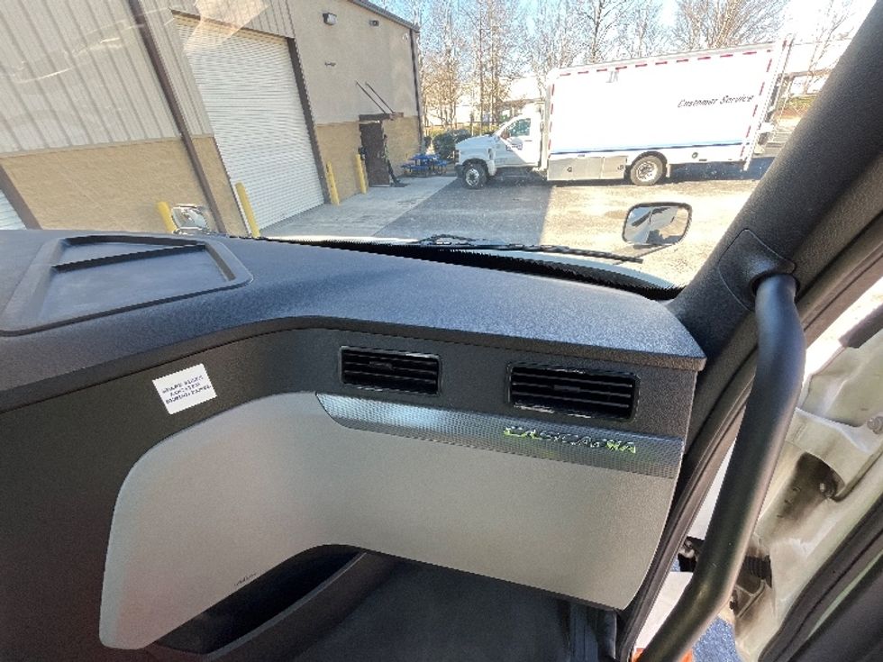 Day Cab Tractor-Heavy Duty Tractors-Freightliner-2019-T11642ST-Atlanta-GA-305,455\n\t\tmiles-$ 38,000 - Image 13