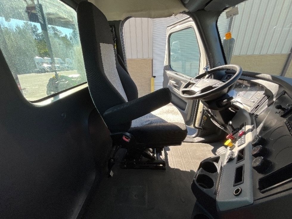 Day Cab Tractor-Heavy Duty Tractors-Freightliner-2019-T11642ST-Atlanta-GA-305,455\n\t\tmiles-$ 38,000 - Image 14