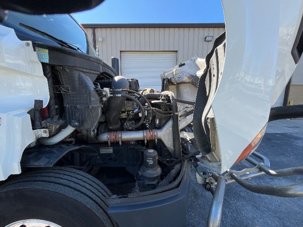 Day Cab Tractor-Heavy Duty Tractors-Freightliner-2019-T11642ST-Atlanta-GA-305,455\n\t\tmiles-$ 38,000 - Image 15