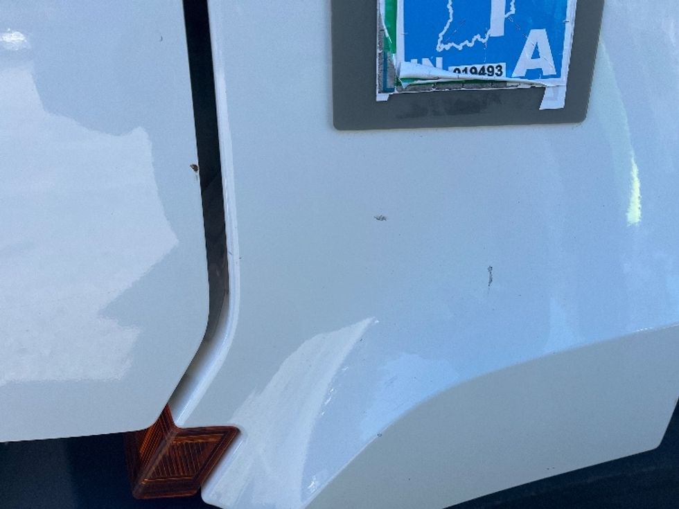 Day Cab Tractor-Heavy Duty Tractors-Freightliner-2019-T11642ST-Atlanta-GA-305,455\n\t\tmiles-$ 38,000 - Image 19