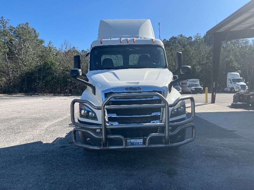 Day Cab Tractor-Heavy Duty Tractors-Freightliner-2019-T11642ST-Atlanta-GA-305,455\n\t\tmiles-$ 38,000 - Image 2