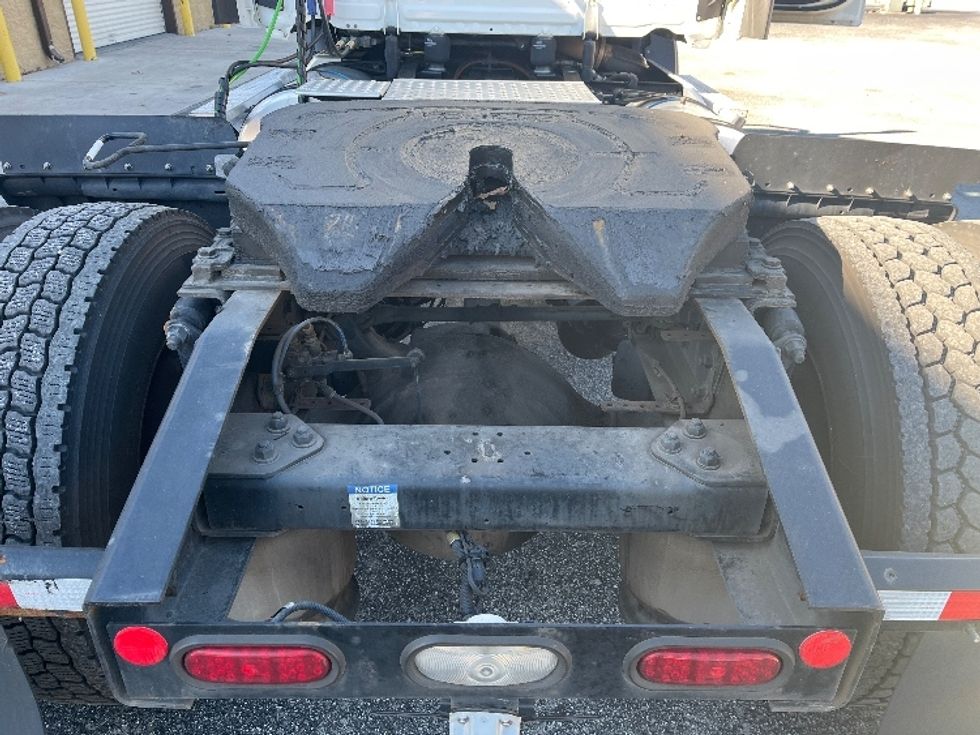 Day Cab Tractor-Heavy Duty Tractors-Freightliner-2019-T11642ST-Atlanta-GA-305,455\n\t\tmiles-$ 38,000 - Image 6