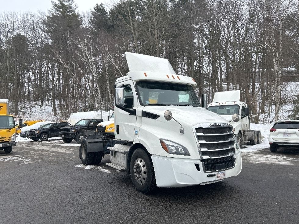 Day Cab Tractor-Heavy Duty Tractors-Freightliner-2019-T11642ST-Auburn-MA-253,244\n\t\tmiles-$ 35,500 - Image 1