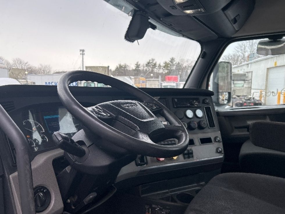 Day Cab Tractor-Heavy Duty Tractors-Freightliner-2019-T11642ST-Auburn-MA-253,244\n\t\tmiles-$ 35,500 - Image 10