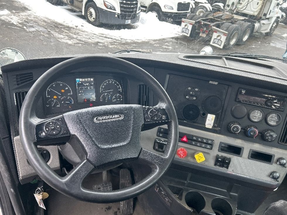Day Cab Tractor-Heavy Duty Tractors-Freightliner-2019-T11642ST-Auburn-MA-253,244\n\t\tmiles-$ 35,500 - Image 11