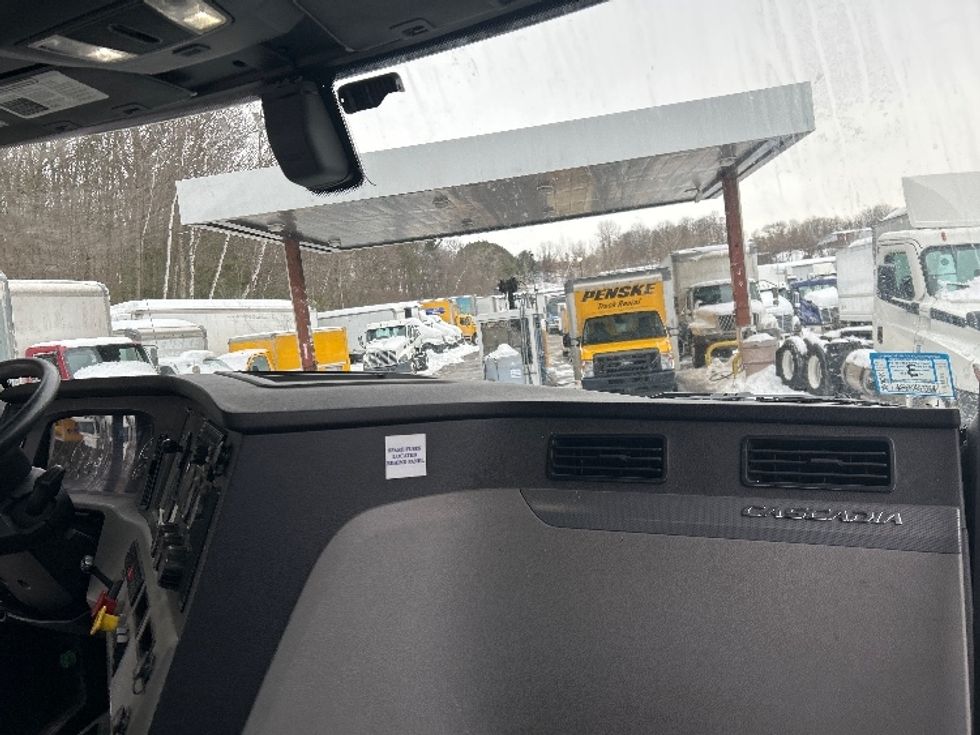 Day Cab Tractor-Heavy Duty Tractors-Freightliner-2019-T11642ST-Auburn-MA-253,244\n\t\tmiles-$ 35,500 - Image 13