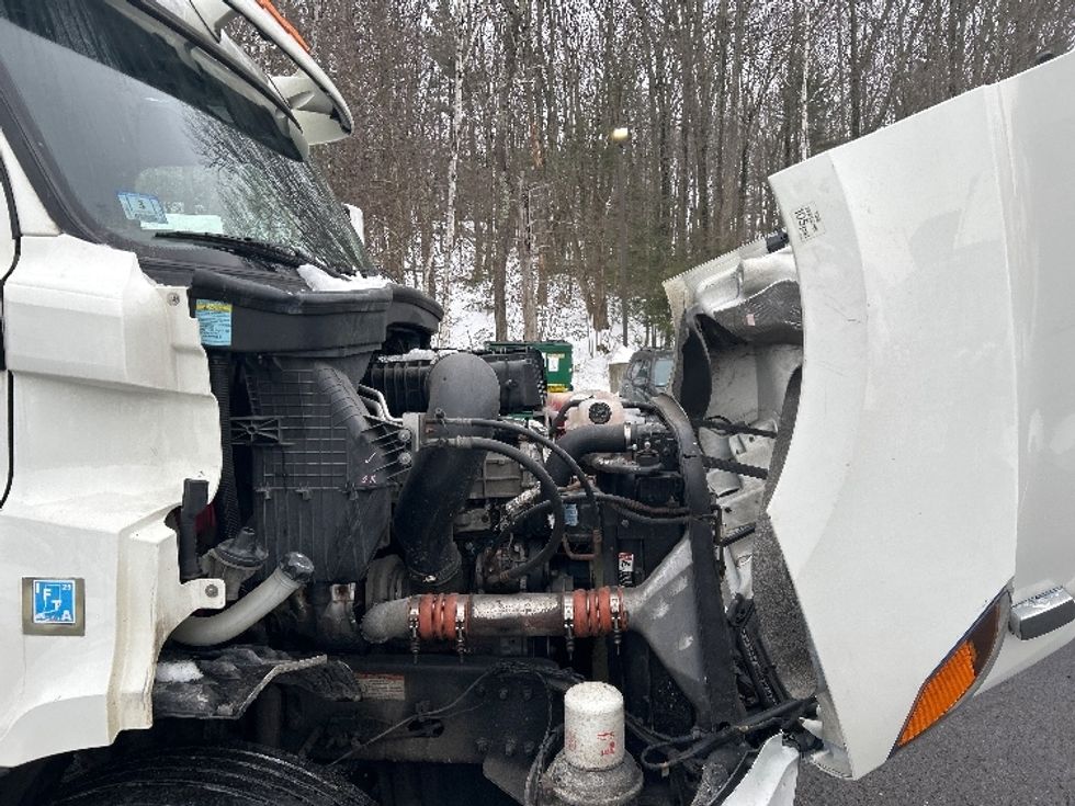 Day Cab Tractor-Heavy Duty Tractors-Freightliner-2019-T11642ST-Auburn-MA-253,244\n\t\tmiles-$ 35,500 - Image 15