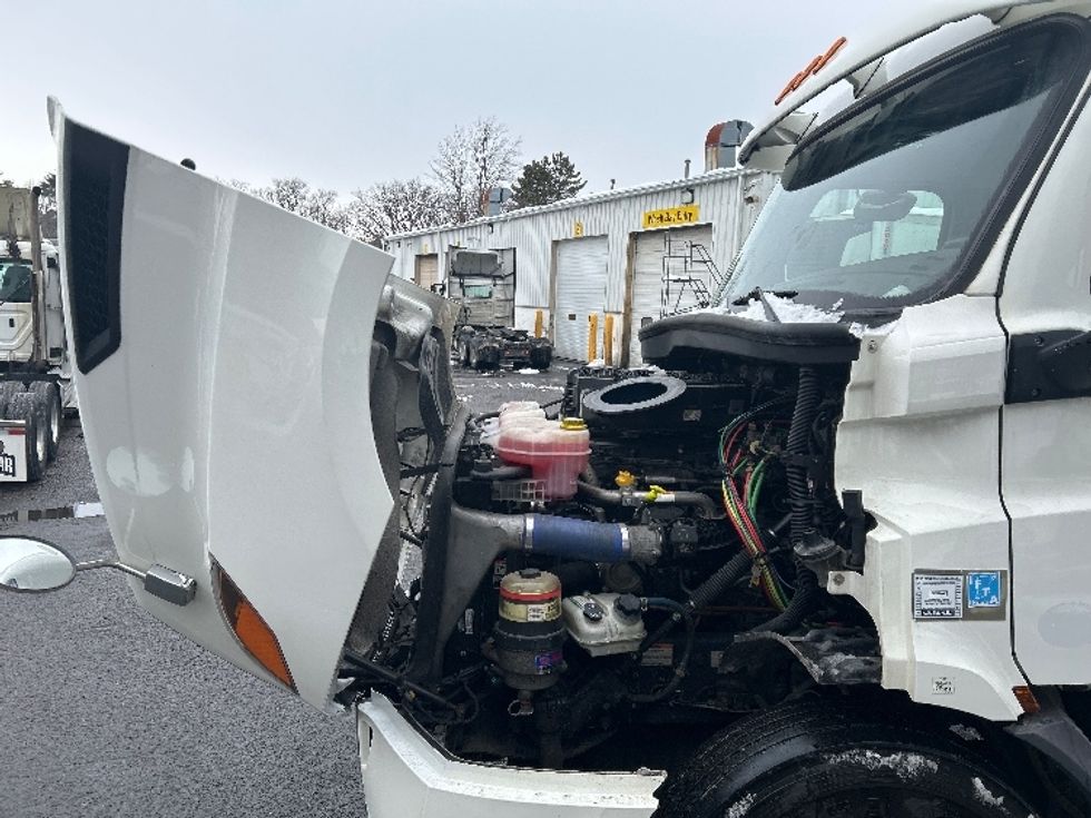 Day Cab Tractor-Heavy Duty Tractors-Freightliner-2019-T11642ST-Auburn-MA-253,244\n\t\tmiles-$ 35,500 - Image 16
