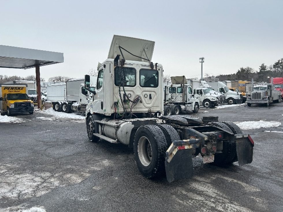 Day Cab Tractor-Heavy Duty Tractors-Freightliner-2019-T11642ST-Auburn-MA-253,244\n\t\tmiles-$ 35,500 - Image 5