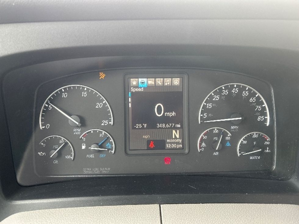 Day Cab Tractor-Heavy Duty Tractors-Freightliner-2019-T11642ST-Auburn-MA-340,319\n\t\tmiles-$ 31,750 - Image 11