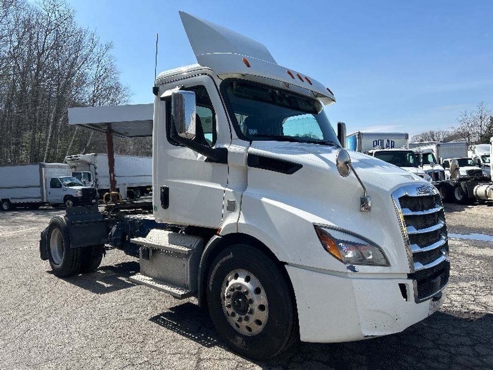 Day Cab Tractor-Heavy Duty Tractors-Freightliner-2019-T11642ST-Auburn-MA-340,319\n\t\tmiles-$ 31,750 - Image 3