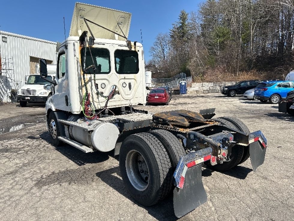 Day Cab Tractor-Heavy Duty Tractors-Freightliner-2019-T11642ST-Auburn-MA-340,319\n\t\tmiles-$ 31,750 - Image 5