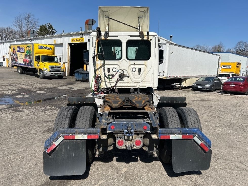 Day Cab Tractor-Heavy Duty Tractors-Freightliner-2019-T11642ST-Auburn-MA-340,319\n\t\tmiles-$ 31,750 - Image 6