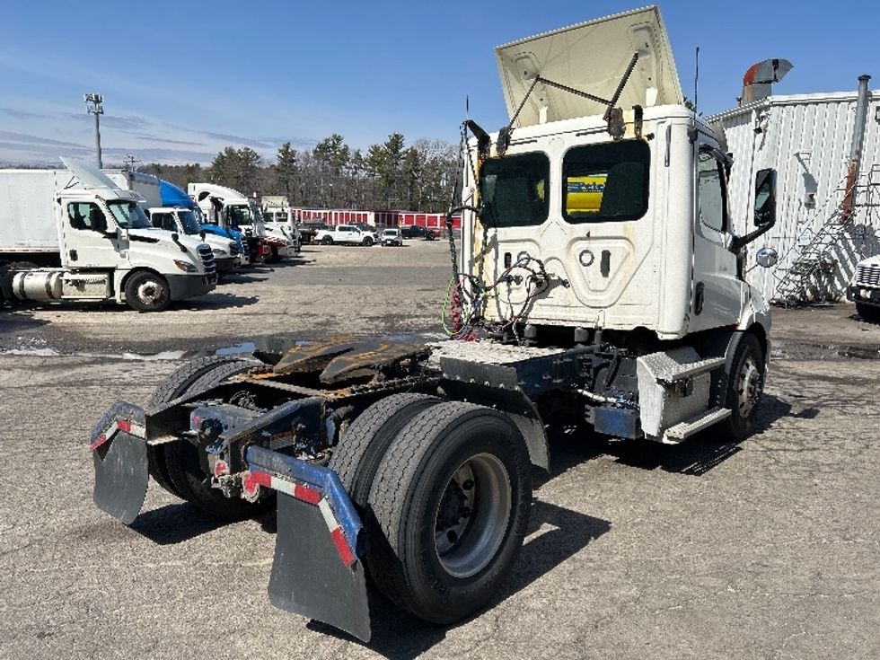 Day Cab Tractor-Heavy Duty Tractors-Freightliner-2019-T11642ST-Auburn-MA-340,319\n\t\tmiles-$ 31,750 - Image 7