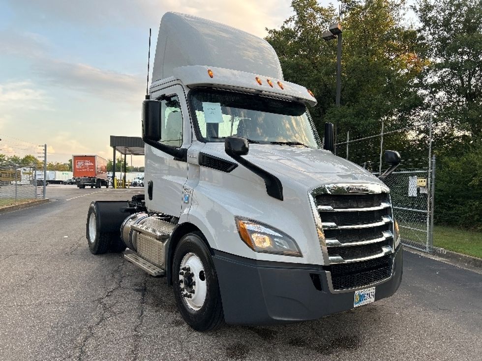 Day Cab Tractor-Heavy Duty Tractors-Freightliner-2019-T11642ST-Chattanooga-TN-466,609\n\t\tmiles-$ 30,250 - Image 1