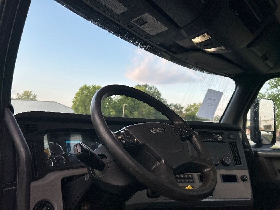 Day Cab Tractor-Heavy Duty Tractors-Freightliner-2019-T11642ST-Chattanooga-TN-466,609\n\t\tmiles-$ 30,250 - Image 10