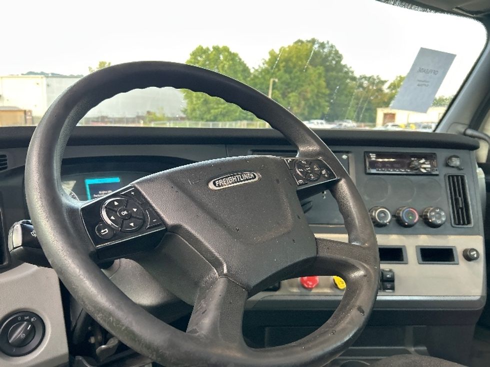 Day Cab Tractor-Heavy Duty Tractors-Freightliner-2019-T11642ST-Chattanooga-TN-466,609\n\t\tmiles-$ 30,250 - Image 11