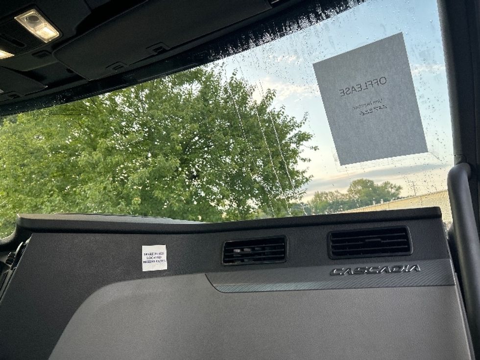 Day Cab Tractor-Heavy Duty Tractors-Freightliner-2019-T11642ST-Chattanooga-TN-466,609\n\t\tmiles-$ 30,250 - Image 13