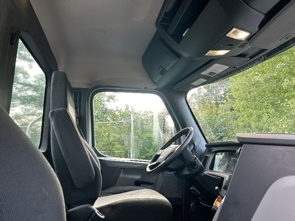 Day Cab Tractor-Heavy Duty Tractors-Freightliner-2019-T11642ST-Chattanooga-TN-466,609\n\t\tmiles-$ 30,250 - Image 14