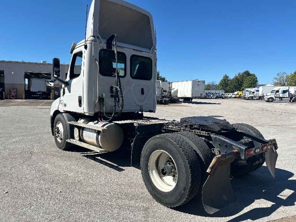 Day Cab Tractor-Heavy Duty Tractors-Freightliner-2019-T11642ST-Chattanooga-TN-466,609\n\t\tmiles-$ 30,250 - Image 5