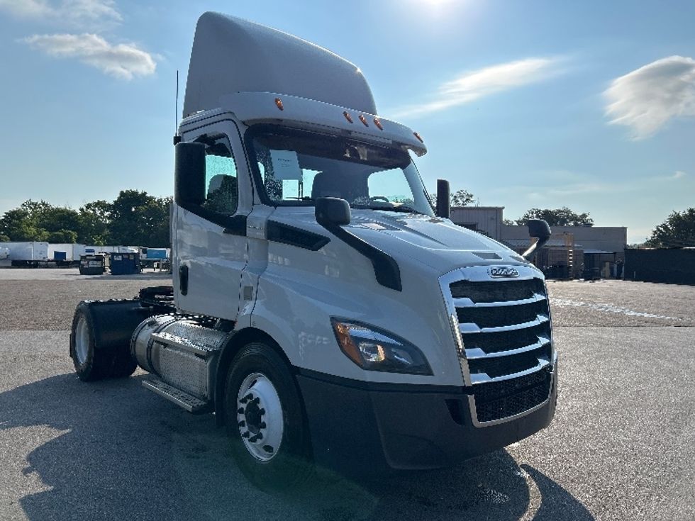 Day Cab Tractor-Heavy Duty Tractors-Freightliner-2019-T11642ST-Chattanooga-TN-485,226\n\t\tmiles-$ 31,250 - Image 1