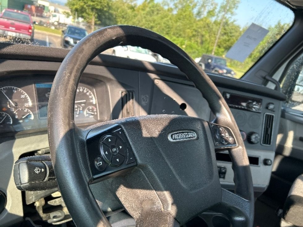 Day Cab Tractor-Heavy Duty Tractors-Freightliner-2019-T11642ST-Chattanooga-TN-485,226\n\t\tmiles-$ 31,250 - Image 10